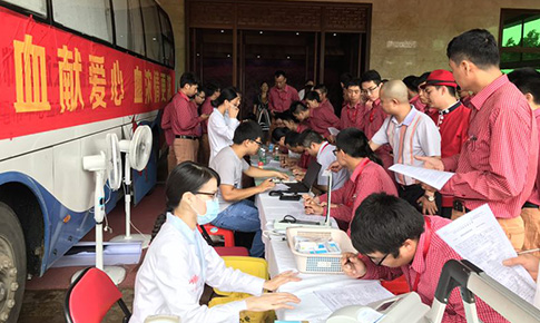 協(xié)助汕尾市工會(huì)組織獻(xiàn)血獻(xiàn)愛(ài)心活動(dòng)